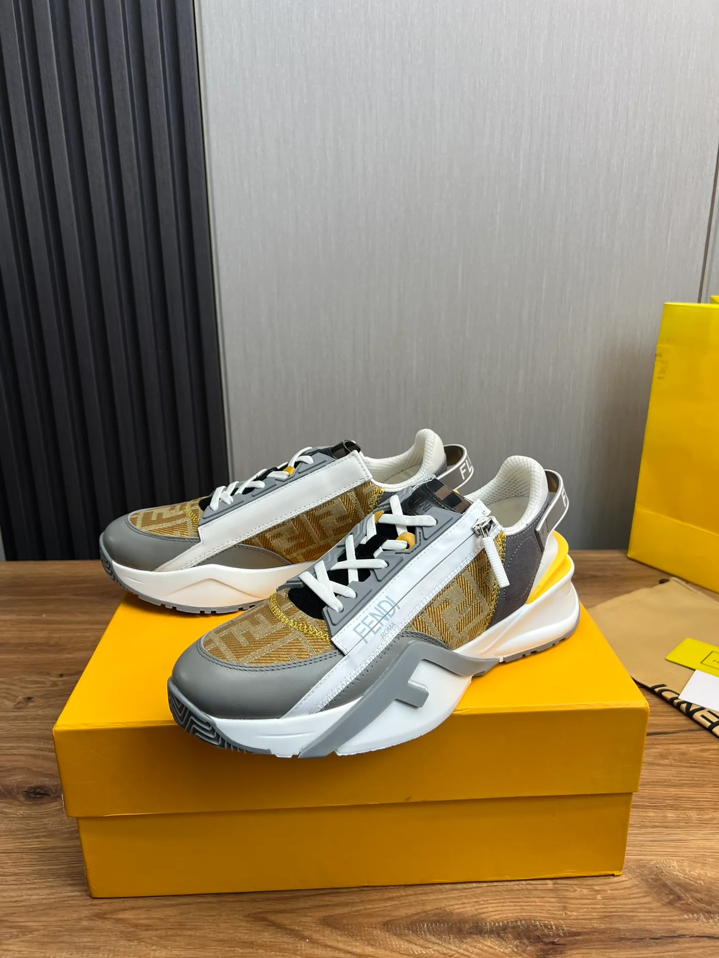 Men's men's shoes💰520💰 Fendi [Fendi] hot style is on the market🔥Fashionable casual men's shoes🔱Made of original brand fly knit fabric. Original cowhide + breathable mesh lining + sheepskin feet. Perfect shape and top quality, you deserve it🔜Original rubber outsole, ultra-light, non-slip and wear-resistant👣 Standard size 38-44